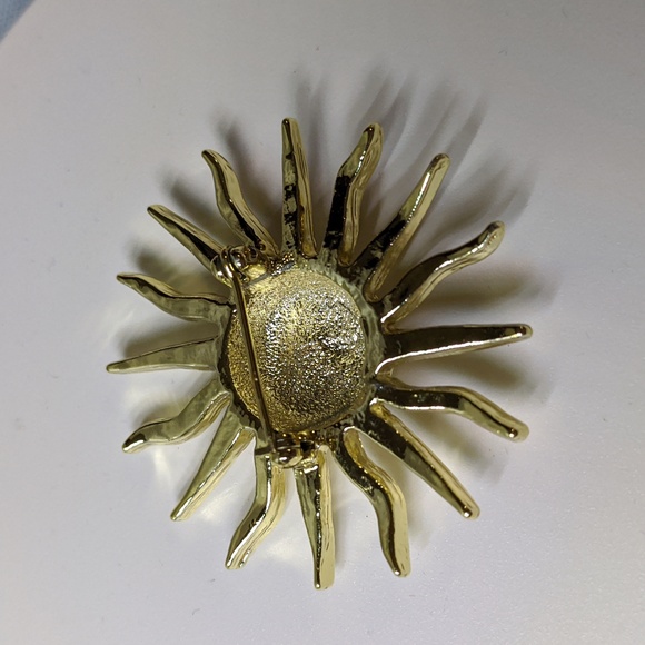 AJC Vintage Sunshine Brooch, Anthropomorphic Face, Matte And Shiny Gold-tone - Picture 3 of 5